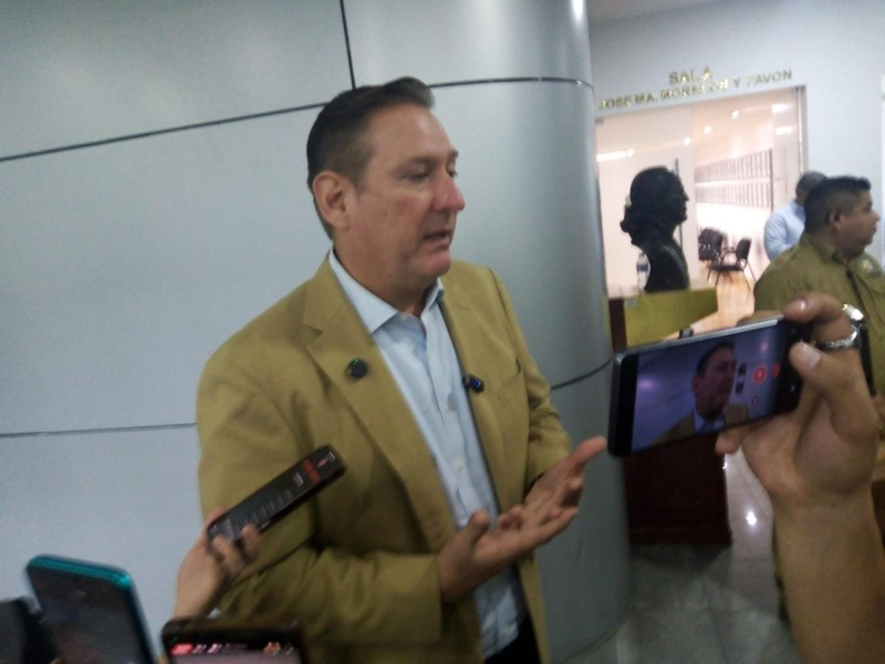 “La educación debe estar libre de ideologías”: Olson justifica iniciativa contra lenguaje inclusivo