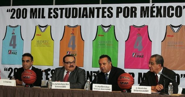 Presenta Enrique Garay proyecto de b&aacute;squet