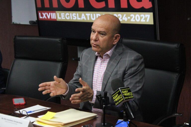 Cuauhtémoc Estrada crítico en la elección judicial, mudo ante aranceles y alianzas opositoras