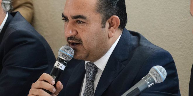 Gestiona Tony Melendez 100 mil pesos para mejoramiento de parques en Ojinaga