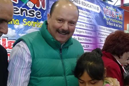 Entrega Duarte más de 3 mil apoyos en radio teletón de Parral