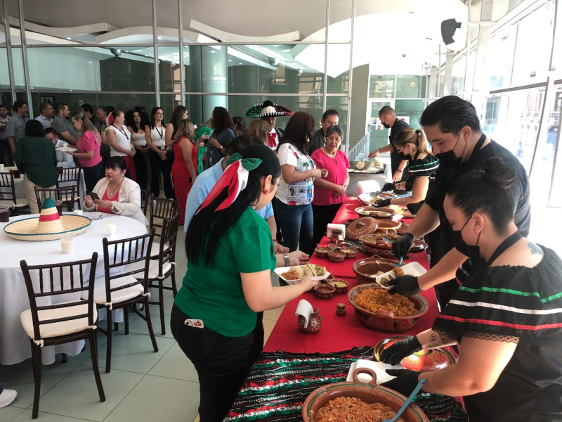 Desayuno mexicano en el Congreso: trajes de charro, colores patrios y muchos taquitos