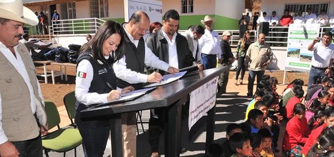 Invertir&aacute;n en la Sierra 650 mdp para pueblos indigenas