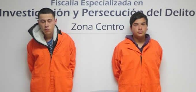 Detienen agentes antinarc&oacute;ticos a dos con marihuana