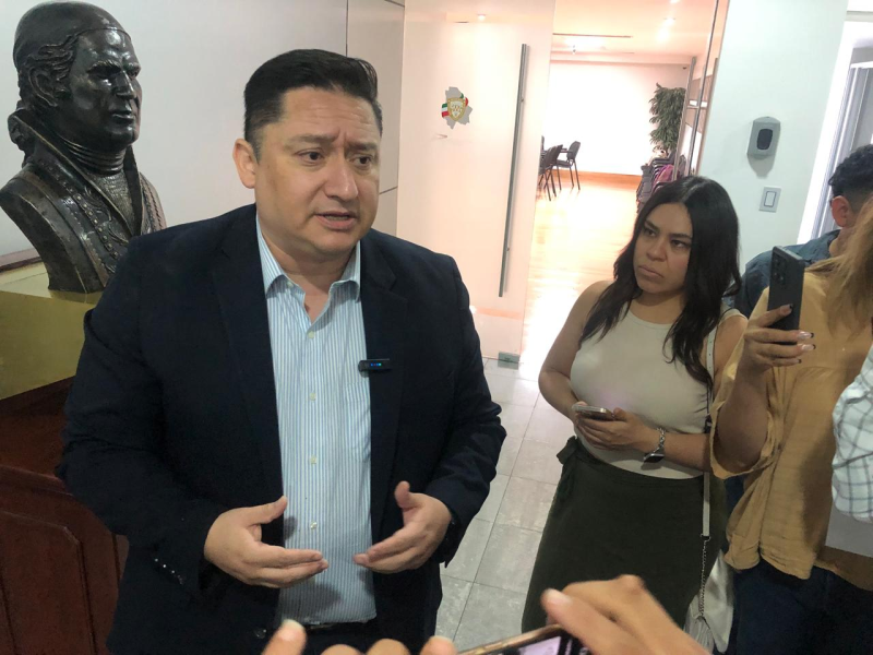 Llama Alfredo Chávez a reforzar prevención en escuelas tras incidente en Delicias