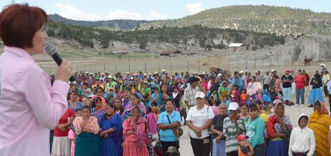 Entregan apoyos alimentarios a indígenas