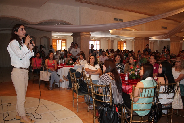 Propone Daniela Garza facilitar créditos comerciales.