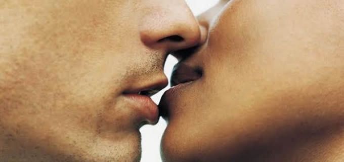 Y tu... ¿sabes lo que significa la enfermedad del beso?.. aqu&iacute; te lo explicamos