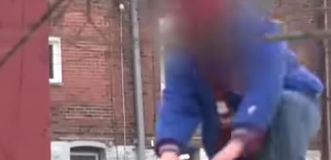 VIDEO: Padre destruye auto de hombre que viol&oacute; a su hija de 13 a&ntilde;os