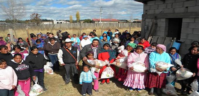 Entrega diputada Rosemberg Loera Chaparo apoyos en Guachochi